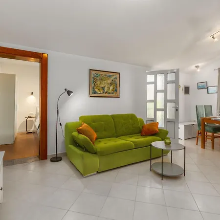 Apartment Klimatisierte Pineta 2 In Strandnaehe Porec