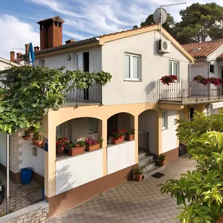 Klimatisierte Pineta 2 In Strandnaehe شقة بوريتش